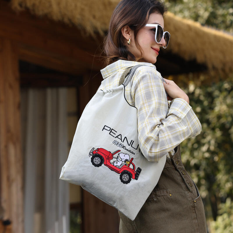 Accessories Brand For Women - Bolsa Tote de Nylon Bordada Co-Branded